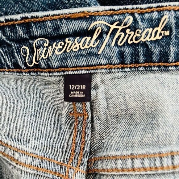 Universal Thread mid-rise Boyfriend jeans, raw edge hem, size 12/31. M - Picture 7 of 8